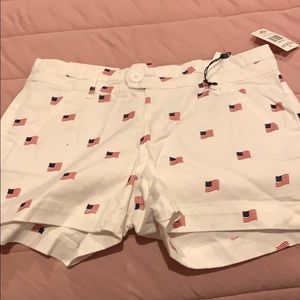 White jeans shorts with American flags